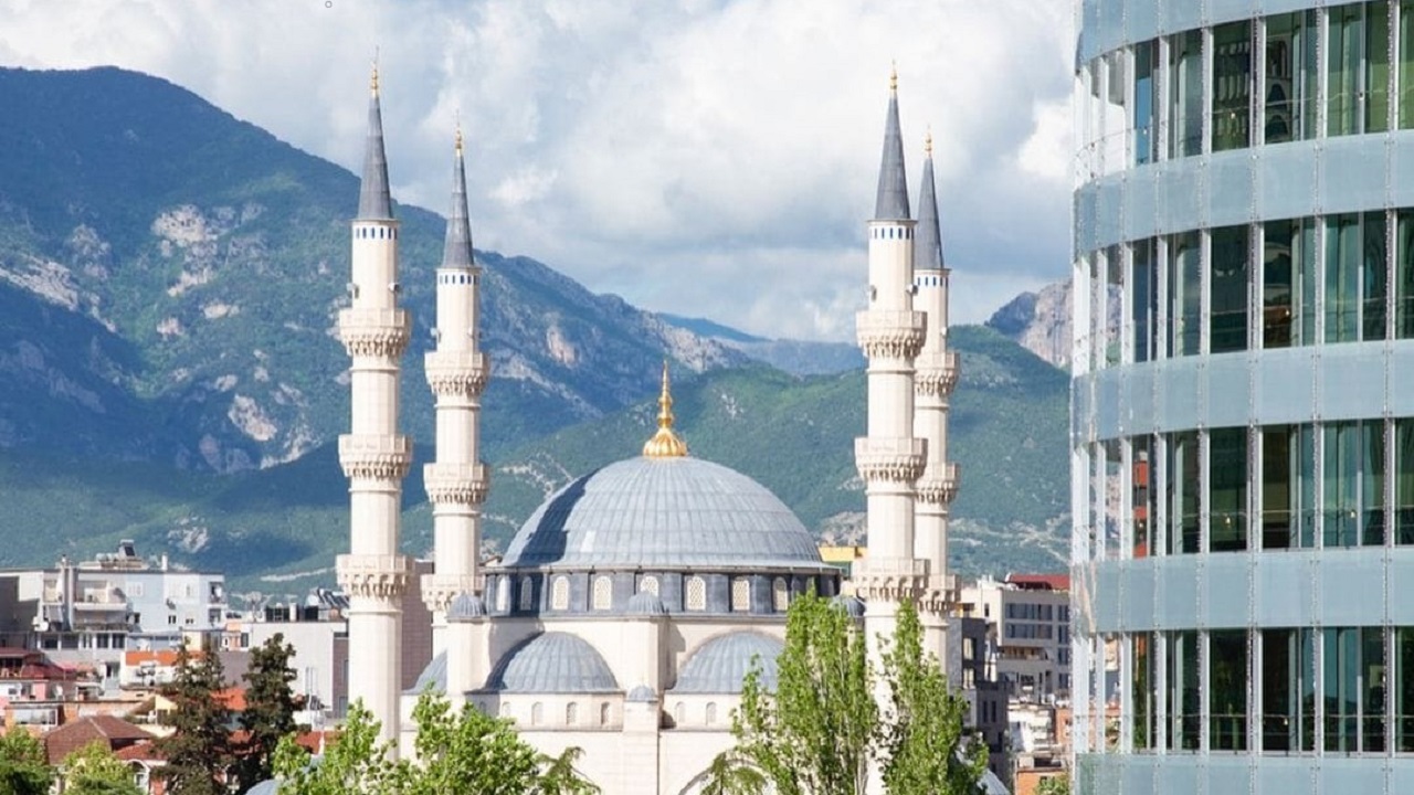 De Paris à Tirana en vol direct à prix low cost : Ryanair renforce son réseau en Albanie 1 Air Journal De Paris à Tirana en vol direct à prix low cost : Ryanair renforce son réseau en Albanie 1 Air Journal