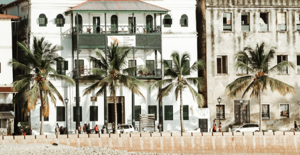 
Zanzibar est devenue une destination prisée pour ses atouts uniques. Voici cinq raisons majeures de sa popularité, ainsi que qu