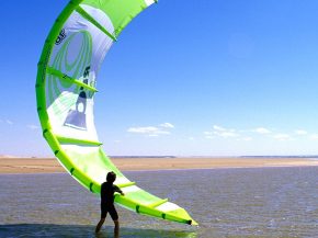 
Dakhla incarne l’ambition du Maroc de transformer le Sahara occidental en un pôle touristique majeur. Destination plein soleil