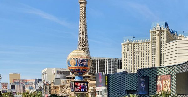 
Voici 10 rues emblématiques à ne pas manquer lors de votre visite à Las Vegas, chacune offrant une expérience unique :

Le St