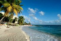 
Partagée entre France et Pays-Bas, Saint-Martin (Sint Maarten en néerlandais) dans les Antilles s impose plus que jamais comme 