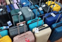 
Des passagers arrivés de Tel-Aviv à Amsterdam-Schiphol disent avoir subi une inspection inhabituelle de leurs bagages. Ces tém
