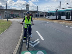 
Le groupe ADP (Aéroports de Paris) lance   Paris-Orly By Cycle 2030  , afin de développer l usage du vélo pour les salariés e
