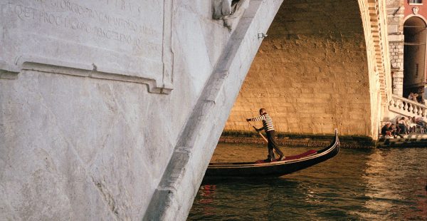 
L Italie est un trésor pour les amateurs de vin, avec des régions viticoles qui produisent certains des vins les plus réputés