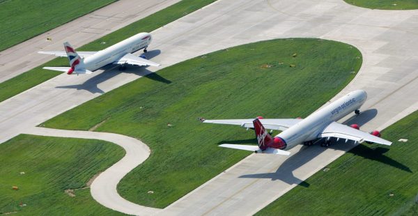 
Le projet de troisième piste à Londres-Heathrow ne pourra être compatible avec les objectifs climatiques britanniques qu’à 