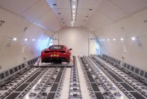 
Alors que la guerre au Moyen-Orient paralyse le trafic maritime du détroit d’Ormuz et les hubs aériens du Golfe, des milliers