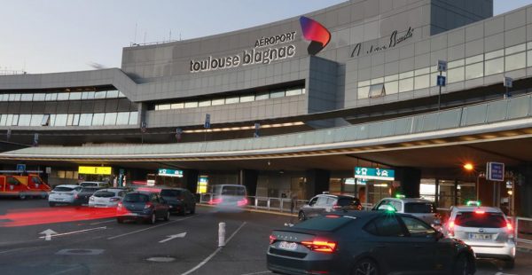 
Au 3ème trimestre 2022, le trafic à l aéroport Toulouse-Blagnac s est établi à 76,5% de 2019 avec 1 905 338 passagers transp