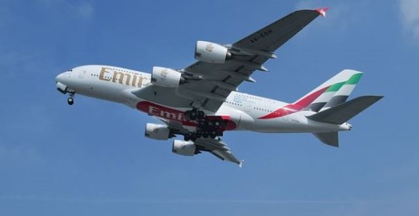 
Un superjumbo Airbus A380 d Emirates a été gravement endommagé mercredi après-midi alors qu il se préparait à décoller de 