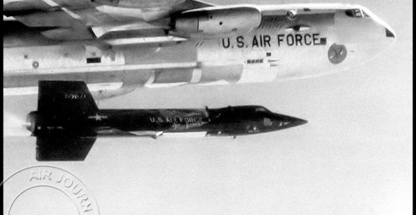 
Histoire de l’aviation – 17 septembre 1959. Financé conjointement par l’US Navy et l’US Air Force, l’avion-fusée mon