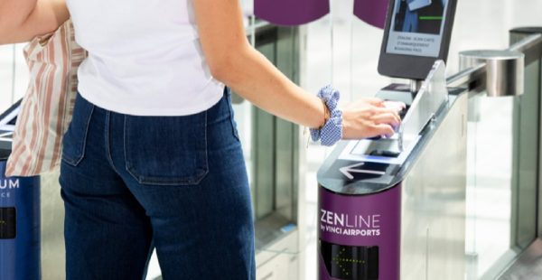 
Cet été, l aéroport Lyon-Saint-Exupéry propose une nouveauté pour fluidifier le passage aux contrôles de sécurité. Le ser