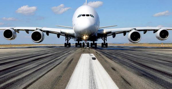 
Les deux derniers Airbus A380 de la compagnie aérienne Emirates Airlines lui seraient livrés depuis Hambourg en octobre, à tem