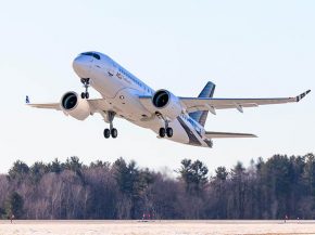 
Le premier avion d’affaires d’Airbus ACJ TwoTwenty, basé sur l’A220-100, est entré en service chez Comlux dimanche à Zur