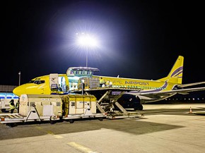 La compagnie aérienne ASL Airlines France et le Groupe La Poste ont renouvelé pour quatre ans leur partenariat pour le transport