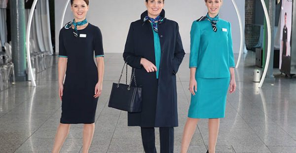 La compagnie aérienne Aer Lingus a dévoilé les nouveaux uniformes pour les hôtesses de l air et stewards et le personnel au so