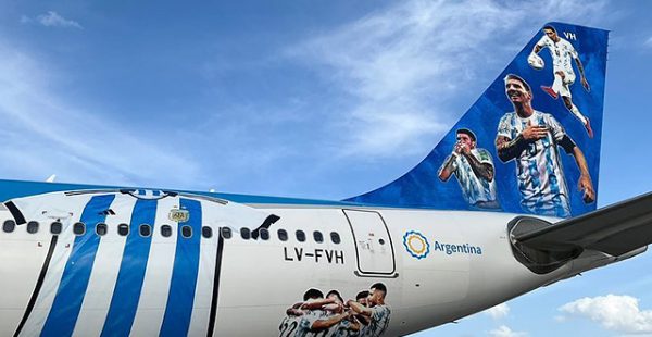 
La compagnie aérienne Aerolineas Argentinas a dévoilé une nouvelle vidéo des consignes de sécurité sur le thème de la vict