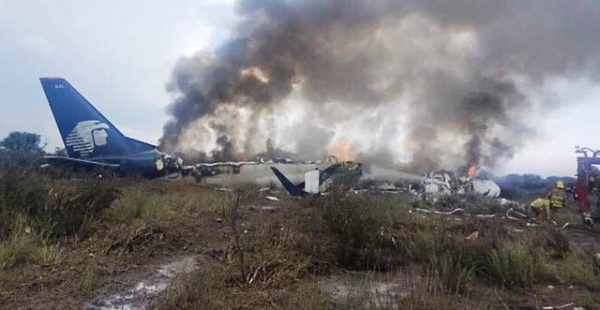 Un avion de la compagnie aérienne Aeromexico Connect s’est écrasé peu après son décollage de Durango mardi, 49 des 101 pers