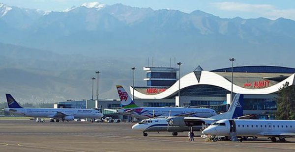 
Des manifestants ont brièvement envahi l’aéroport d’Almaty mercredi soir, et seraient monté à bord de plusieurs avions co