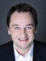 Frantz Yvelin prend la tête d'Aigle Azur 137 Air Journal