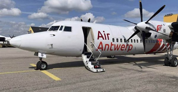 La nouvelle compagnie aérienne Air Antwerp a pris possession de son premier avion, un Fokker 50, espérant relancer en Belgique u