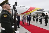 
Le roi Philippe et la reine Mathilde ont utilisé un avion de la compagnie aérienne Air Belgium pour leur visite d’Etat en Lit