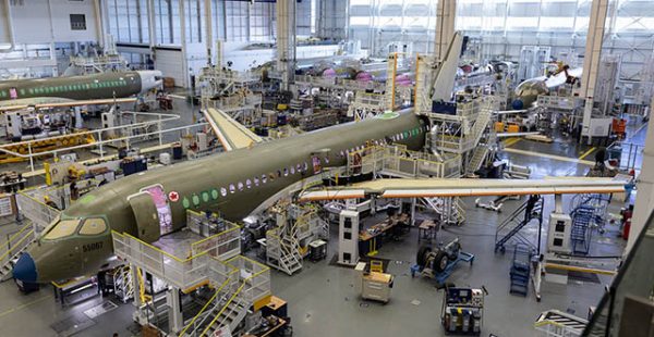 
Pour la deuxième fois dimanche, les syndiqués d Airbus Canada à Mirabel ont rejeté massivement une offre de la direction de r