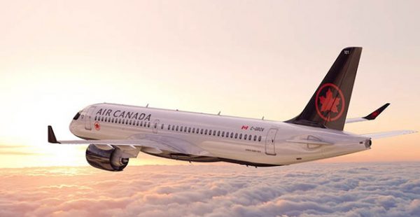 La compagnie aérienne Air Canada a annoncé lundi une réduction de 50% de ses capacités au deuxième trimestre, face à une chu