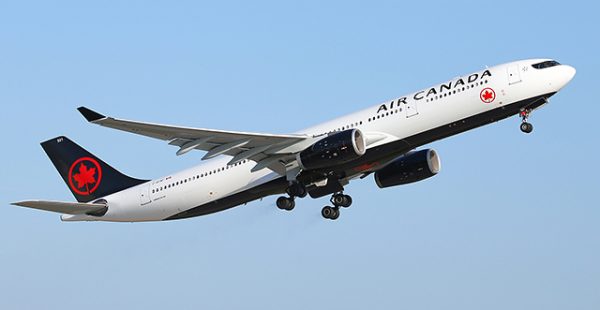 
Air Canada a présenté ses excuses auprès de deux passagers qui ont été escortés hors d un avion par la sécurité après av