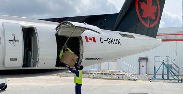 Les compagnies aériennes Jazz Aviation et Air Canada Cargo seront les premières à mettre en ligne un Dash 8-400 converti en avi