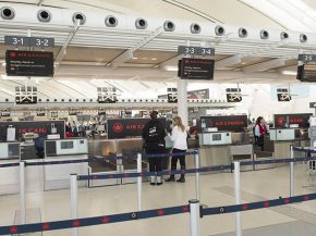 
Le ministère des Transports canadien a lancé deux nouveaux programmes de financement pour aider les aéroports du Canada à se 