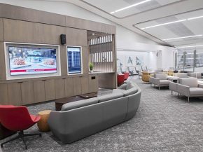 La compagnie aérienne Air Canada a dévoilé son plus récent salon Feuille d érable à l aéroport de New Y