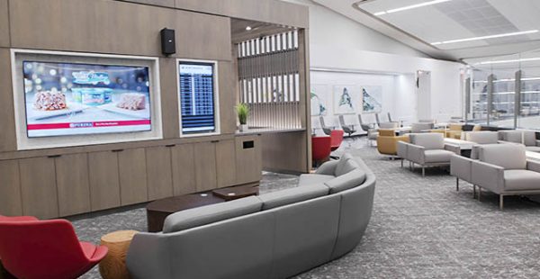 La compagnie aérienne Air Canada a dévoilé son plus récent salon Feuille d érable à l aéroport de New Y