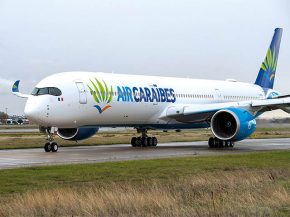 
Alors que la pandémie de Covid-19 galope dans les Antilles, la compagnie aérienne Air Caraïbes voudrait désormais un soutien 