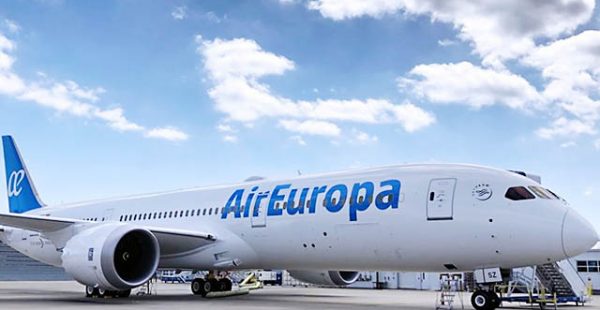 
Un Boeing 787 d’Air Europa a endommagé le bas du fuselage lors d’un atterrissage sur la piste dégradée de l’aéroport in