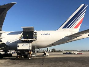 
Air France KLM Martinair Cargo et Kuehne+Nagel ont inauguré la première ligne de fret aérien neutre en carbone entre l Amériq