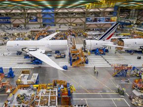 
Boeing a augmenté la cadence de production de son 787 Dreamliner de trois à quatre avions par mois, et vise les 5 par mois d‘