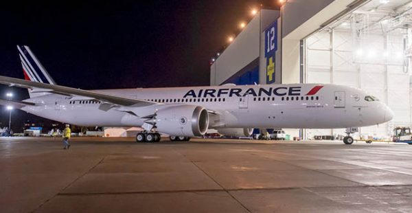 La compagnie aérienne Air France compte assurer environ 70% de son programme de vol samedi, cinquième des onze jours de grève p
