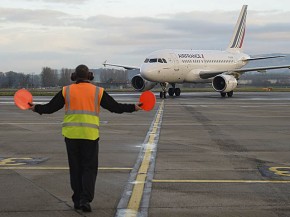 
La compagnie aérienne Air France compte assurer tous ses vols long-courriers lundi, nouvelle journée de grève du contrôle aé