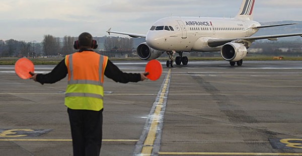En annonçant hier la suppression de 7.580 emplois, Air France affirme travailler  avec les organisations syndicales pour mettre e