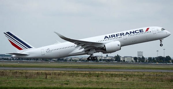Le premier des 28 Airbus A350-900 attendus par la compagnie aérienne Air France entre en service ce lundi entre Paris et les aér