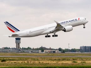 
Dès le mois d’avril 2024, Air France renouvelle ses menus proposés à bord, réalisés avec le talent de nouvelles signatures