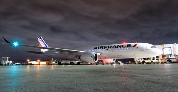 
La compagnie aérienne Air France va ajouter au printemps trois rotations hebdomadaires entre Paris et la Guyane, au départ de R