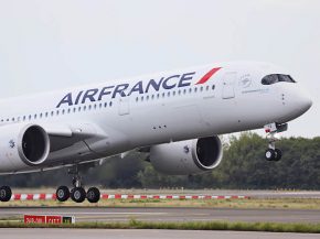 Livré un mois après son vol inaugural, le premier Airbus A350-900 de la compagnie aérienne Air France entrera en service la sem