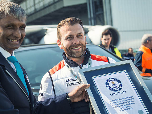 Un tracteur signé Porsche pour l’A380 d’Air France (vidéo) 12 Air Journal