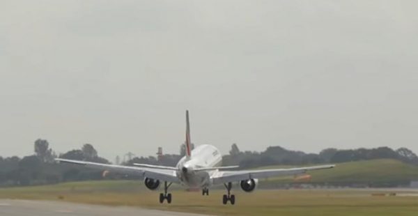 La tempête Ali a forcé un pilote d’Air France à abandonner une première tentative d’atterrissage à Birmingham. De son cô
