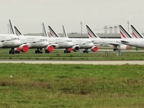 Face comme les autres à l’incertitude sur l’évolution de la pandémie de Covid-19, la compagnie aérienne Air France a revu 