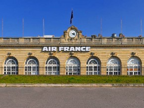 La compagnie aérienne Air France devrait annoncer la fermeture de toutes ses agences physiques, en plus d une sévère réduction