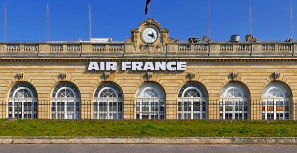 La compagnie aérienne Air France devrait annoncer la fermeture de toutes ses agences physiques, en plus d une sévère réduction