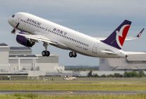 La compagnie aérienne Air Macau a pris possession de son premier Airbus A320neo, et Malaysia Airlines cherche une quarantaine de 