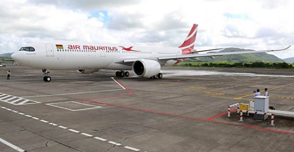 Fermé depuis hier midi en raison du passage de la tempête Calvinia au large de l île Maurice, l’aéroport de Port Louis-Sir S