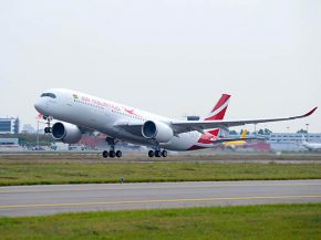Un Airbus A350-900 de la compagnie aérienne Air Mauritius a heurté au sol hier à Paris un Boeing 777-300ER d’Air France, les 